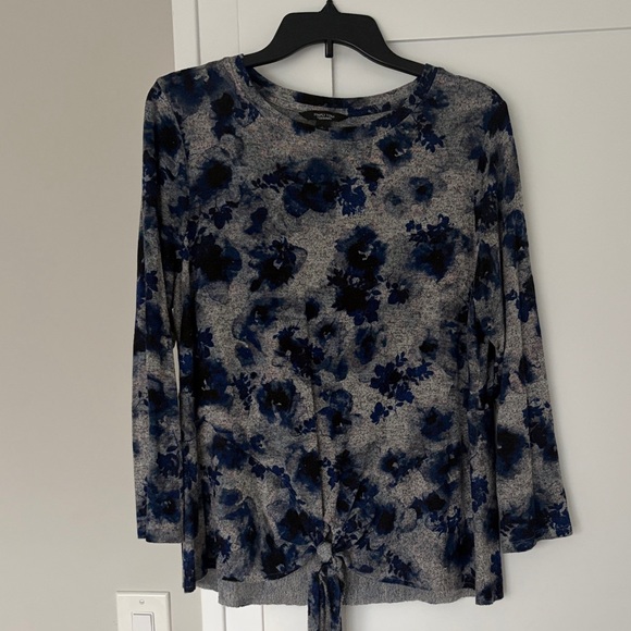 Simply Vera Vera Wang Tops - Simply Vera Vera Wang Gray Long-Sleeve Floral Tie-Front Top with Blue Print